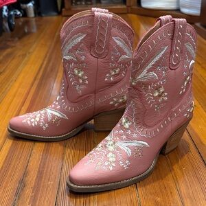 DINGOPink Floral Embroidered Cowboy Boots NWT Size 7